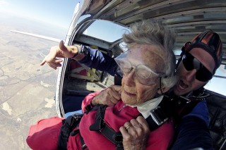 100 éves nagymama (100 éves nagymama)