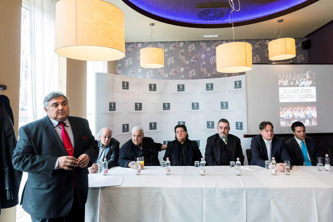 100 tagú cigányzenekar (100 tagú cigányzenekar, )