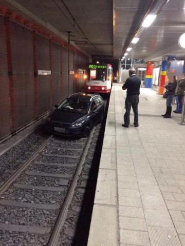 Autó a metróban (autó, metró, állomás, dortmund, )