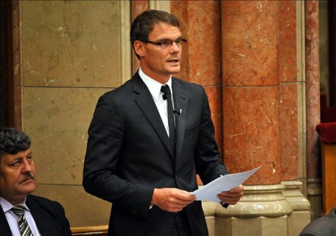 Bánki Erik (bánki erik, )