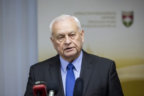 Harrach-Peter(210x140).jpg (harrach péter, )