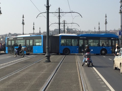 Keresztbe fordult busz (busz)