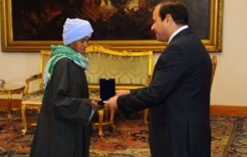 Kitüntetett egyiptomi nő férfiruhában (egyiptom, )