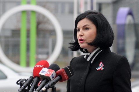 Kunhalmi Ágnes MTVA-nál tüntet (kunhalmi ágnes)