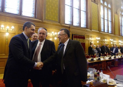 Lázár János kezet fog (lázár jános, )