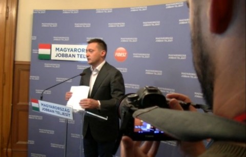 Rogán nyilatkozik (rogán antal, )