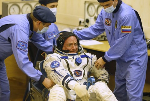 Űrhajóst ellenőriznek (űrhajós, )