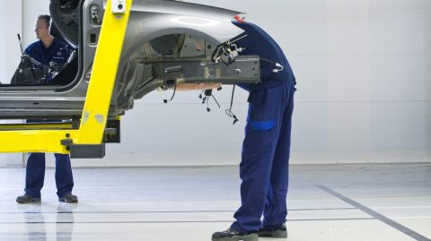 autoszerelo(210x140).jpg (szerelő, munkás, autószerelő, autó, mercedes,)