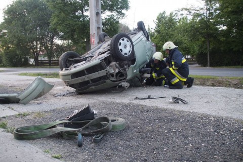 felborult autó (felborult, baleset, felborult autó, )