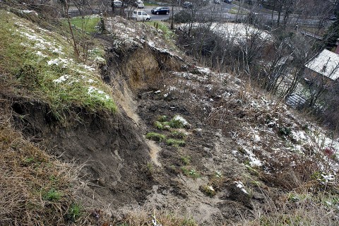 földcsuszamlás (földcsuszamlás)