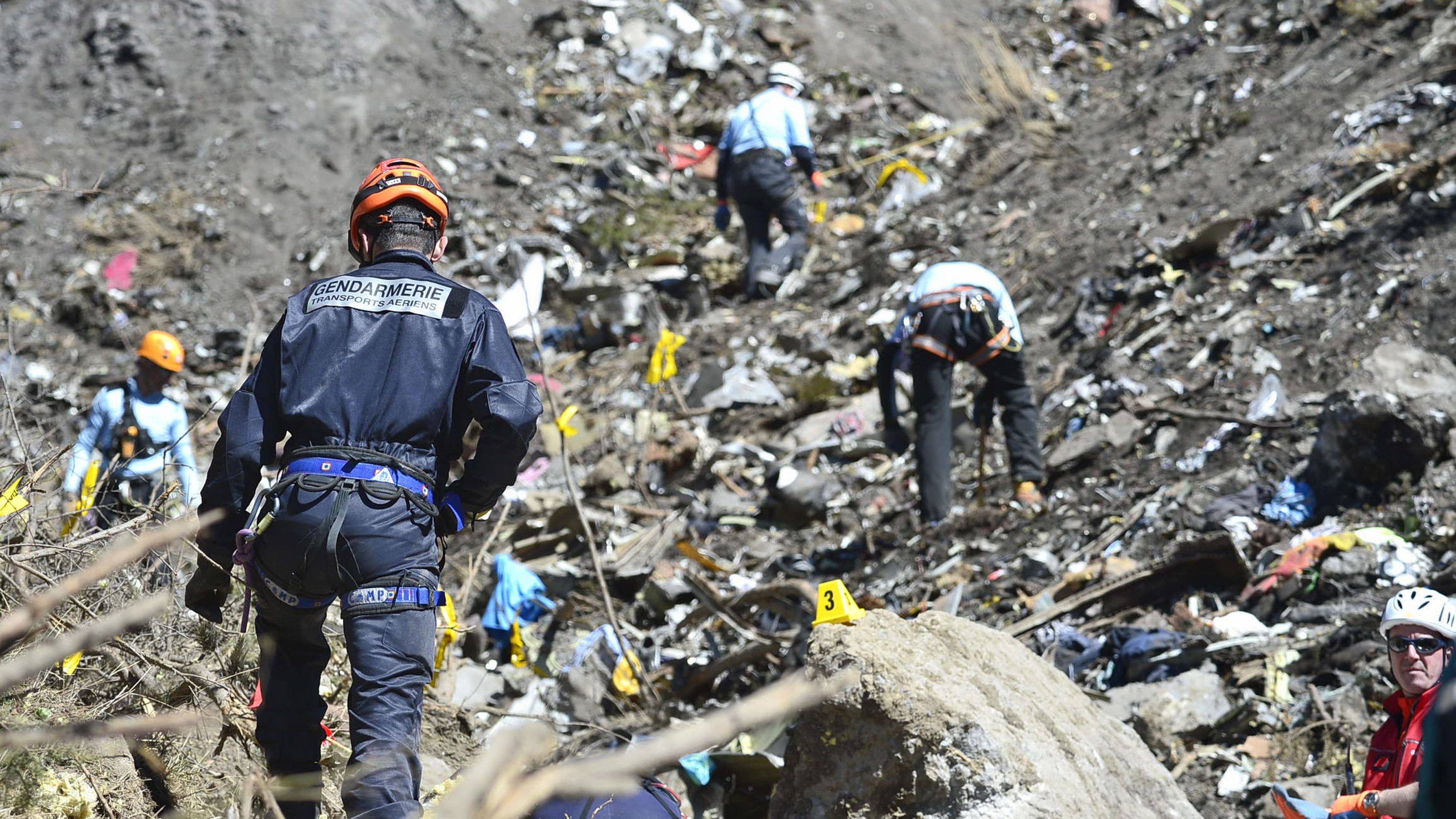 germanwings 1 (germanwings, repülő, repülőgép, katasztrófa, összeesküvés-elmélet, andreas lubitz, illuminati, illuminátusok, new world order, nwo, nagy hadronütköztető, lhc, összeesküvés, összeesküvés-elmélet, fizika, )