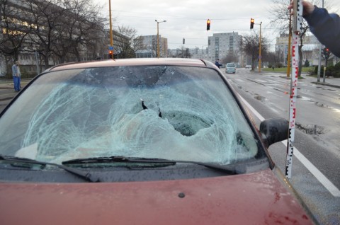 győri gázolás (gázolás győrben, betört szélvédő)