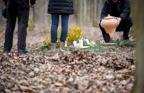 kegyeleti temető (biotemető, agostyán, kegyeleti temető)