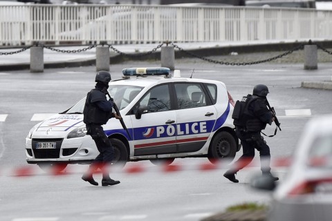 parizsi-tuszejtes(210x140).jpg (charlie hebdo, túszejtés)