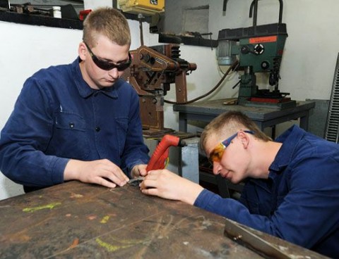 szakiskola (szakiskola, szakképzés, szakközépiskola, )