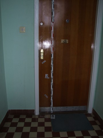 szeméremsértés győrben (lakásajtó, )