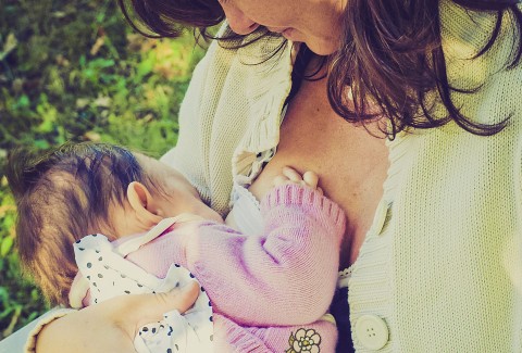 szoptató nő (szoptató nő)