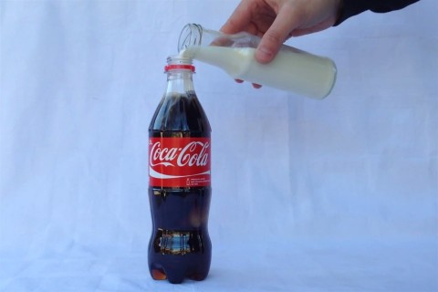 tejeskola(960x640).jpg (tej, kóla, kísérlet, )