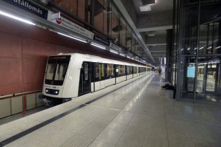 4-es-metro(1)(210x140).jpg (4-s metró)