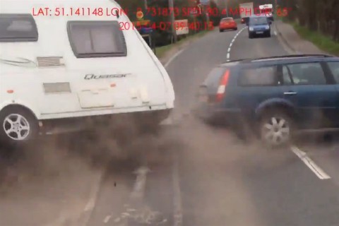 Lakokocsis-baleset(960x640).jpg (baleset, lakókocsi, )