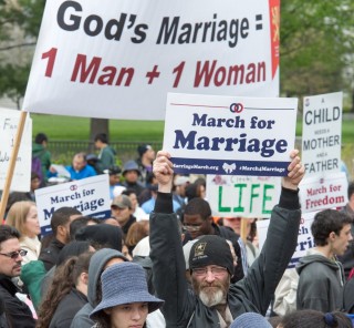 Melegházasság ellen tüntettek (melegházasság, )