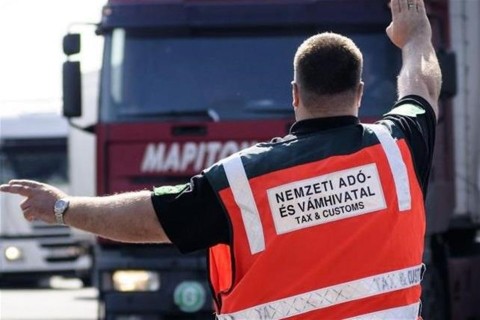 NAV-ellenorzes(1)(960x640).jpg (nav, ekáer, közút, szállítmány, fuvarozó, kamion, vám, adó,)