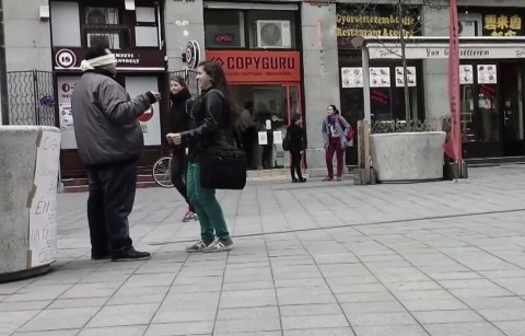 Ölelős videó a Kálvin téren - romanap (nemzetközi roma nap,)