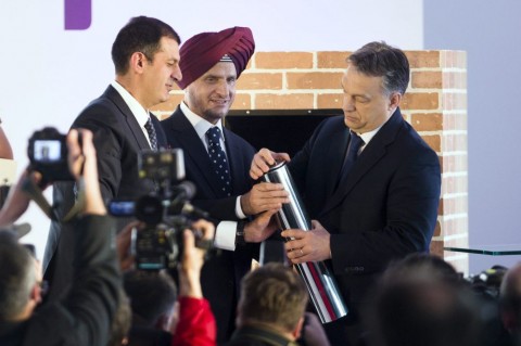 Orbán alapkövet tesz le - Apollo Tyres (orbán viktor, apollo tyres, )