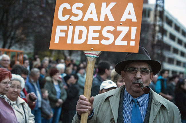 csak-a-fidesz(430x286).jpg (fidesz, transzparens)