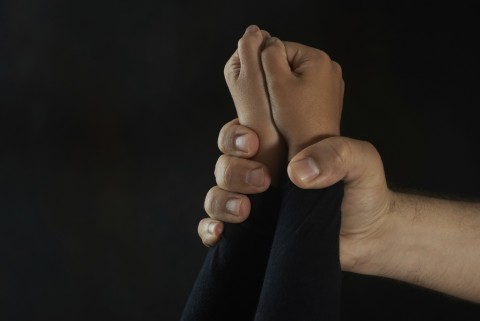 gyermekbántalmazás (gyermekbántalmazás, családon belüli erőszak, )