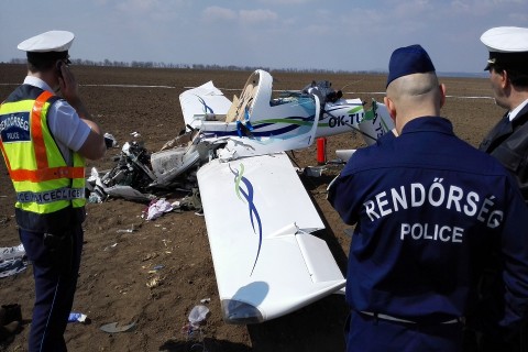 lezuhant kisrepülő (lezuhant kisrepülő, )