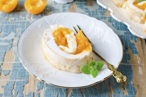 piskóta tekercs, barack, sütemény (piskóta tekercs, barack, sütemény)