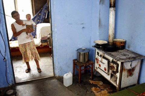 szegénység (szegénység, gyerek szegénység, éhezés, lakhatás, megélhetési problémák, szegény, )