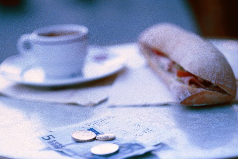 szendvics, pénz, számla, fizetés, takarékoskodás (szendvics, pénz, számla, fizetés, takarékoskodás)