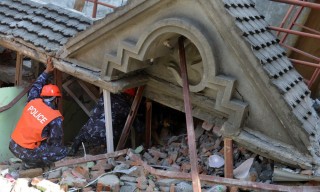 Földrengés Nepálben (Array)