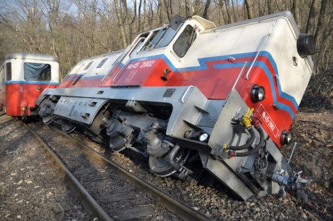 Kisiklott gyermekvasút (Array)