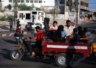 Palesztinok-menekulnek-otthonukbol(210x140).jpg (Array)