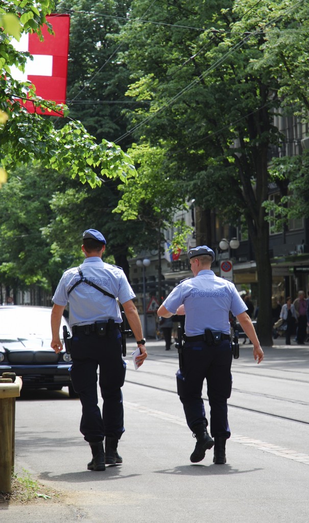 Svájci rendőrök (Array)