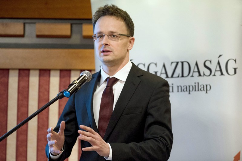 Szíjjártó Péter (Array)