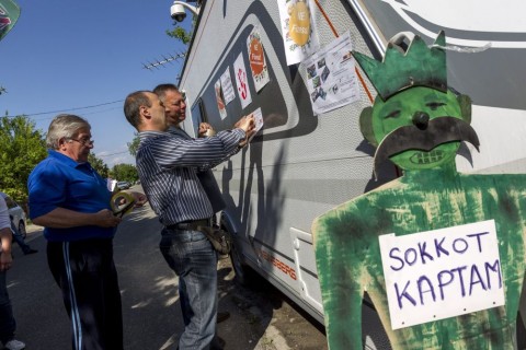 Tüntetés Kövér házánál (Array)