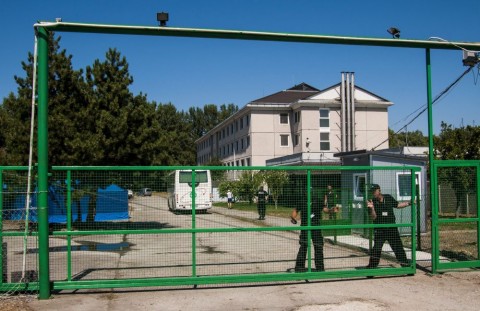 Vámosszabadi - menekülttábor (Array)