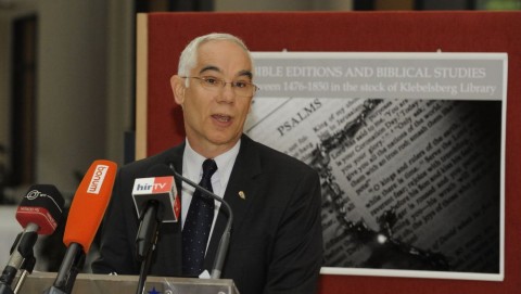 balog-zoltan-mikrofonokkal(430x286).jpg (Array)