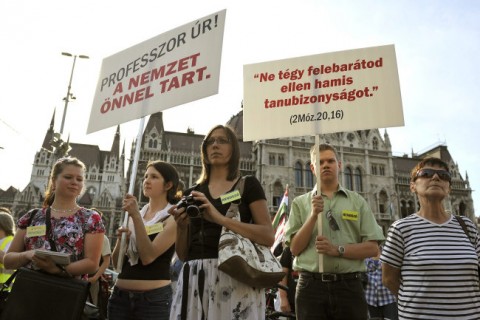 elolanc-magyarorszagert-tuntetes(210x140).jpg (Array)