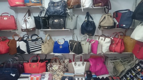 hamis táskák (Array)