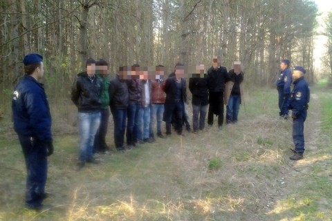 határsértők ásotthalomnál (Array)