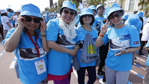 kínai turisták (Array)