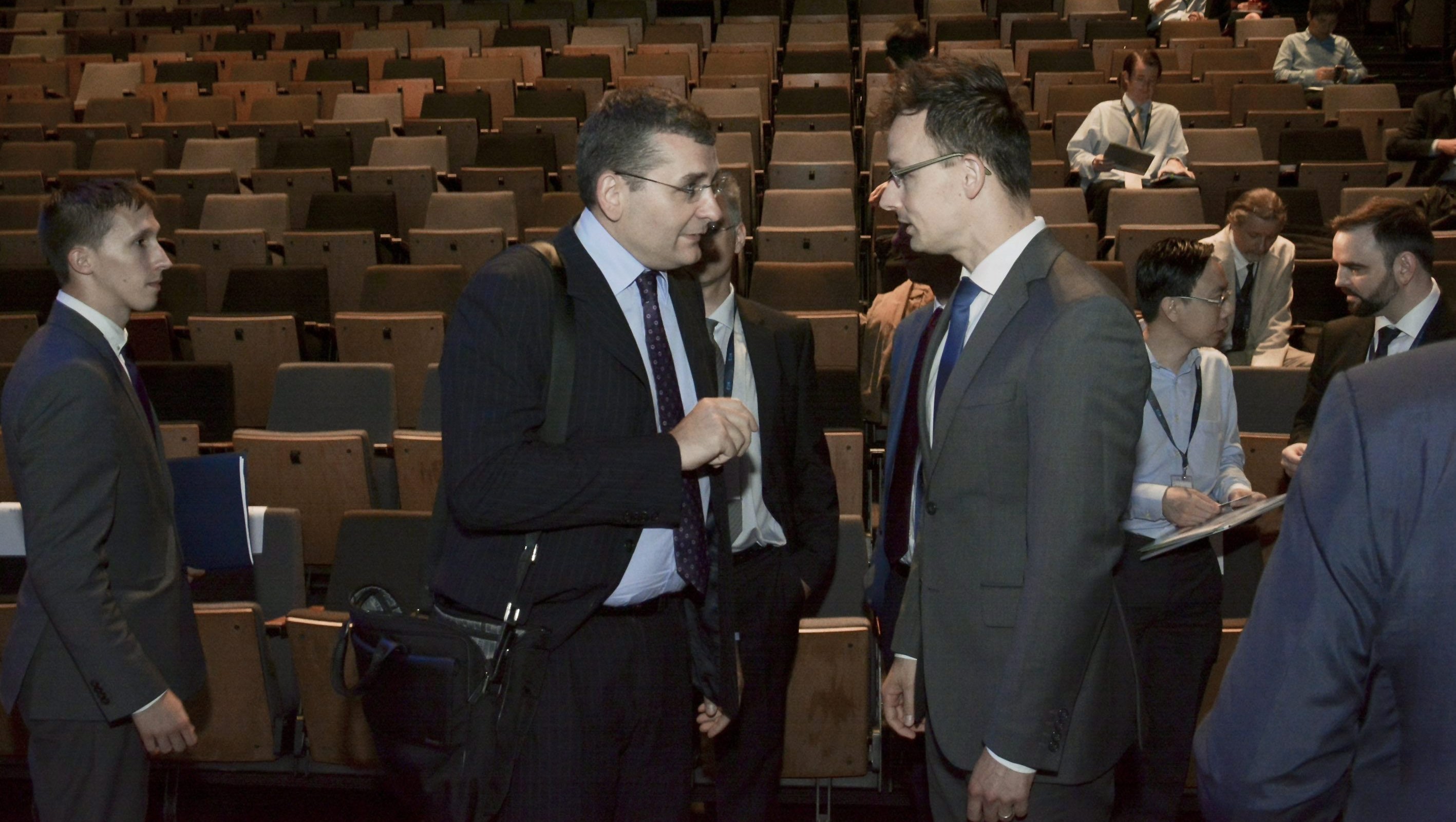 kóka szijjártó (Array)