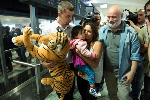 magyar kislány hazaérkezése (Array)