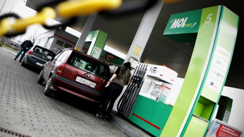 mol benzinkút (Array)