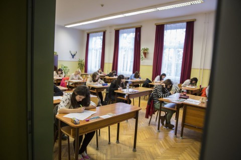 osztályterem (Array)